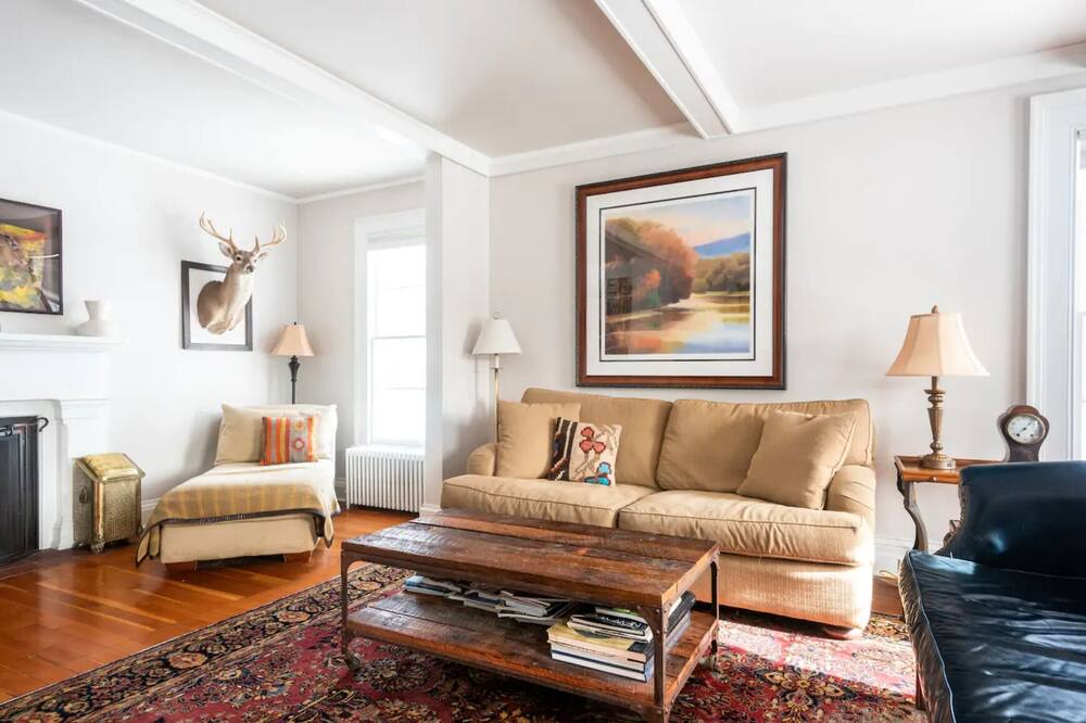 Photo of Livingroom in Hollowville
