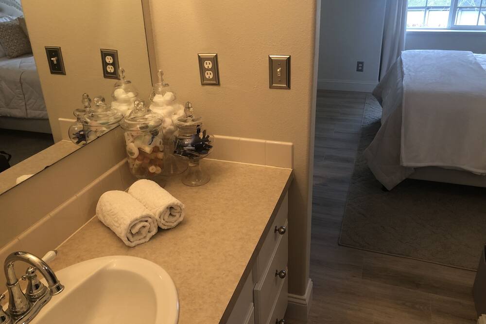 Photo of Bathroom in Keizer