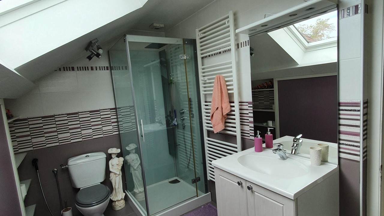 Photo of Bathroom in Dampierre-sur-Salon
