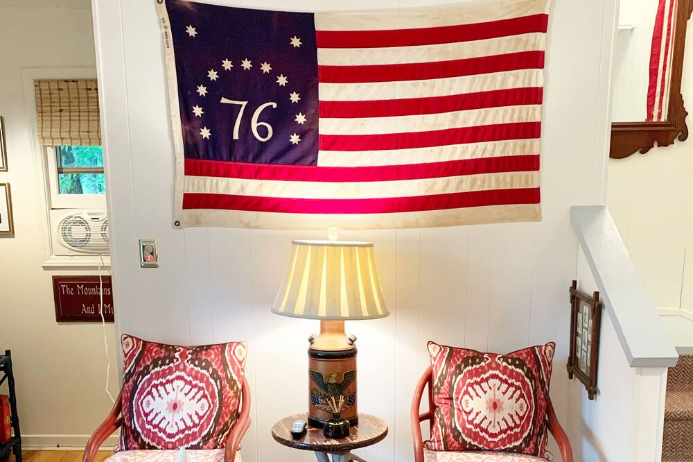 Photo of Livingroom in Cullowhee