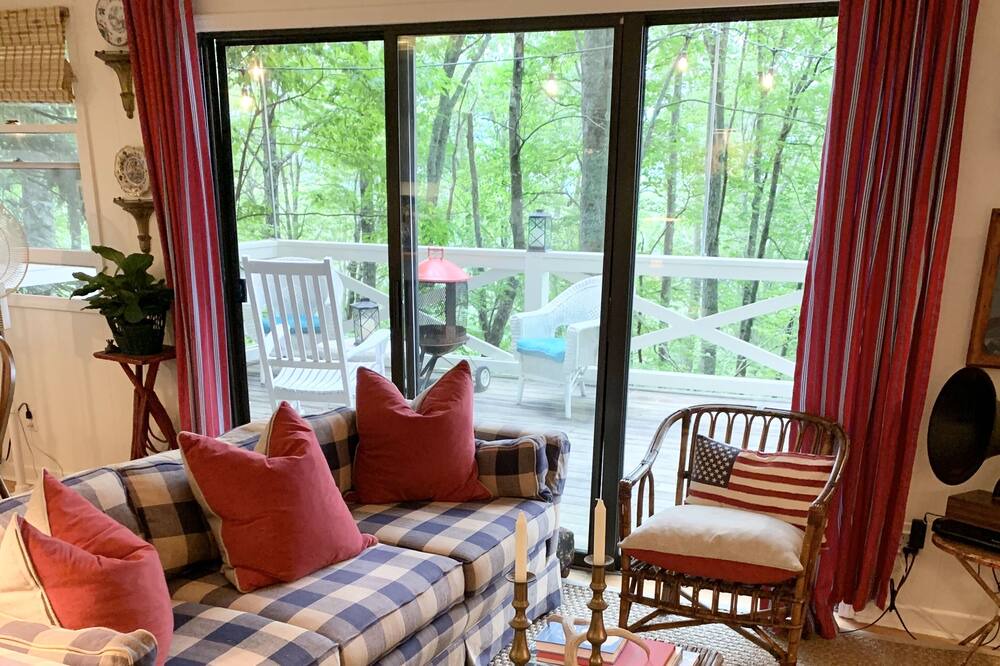 Photo of Livingroom in Cullowhee