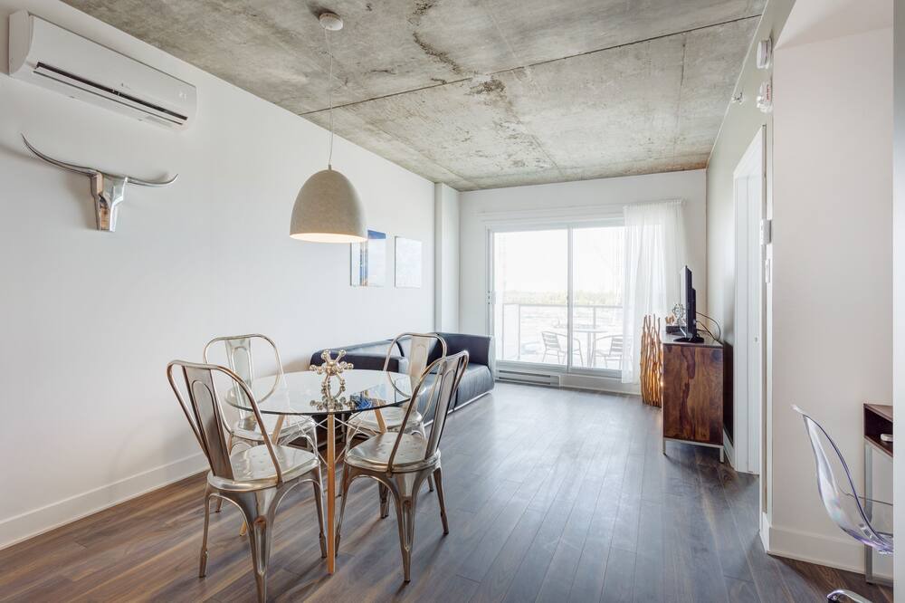 Photo of Livingroom in Brossard