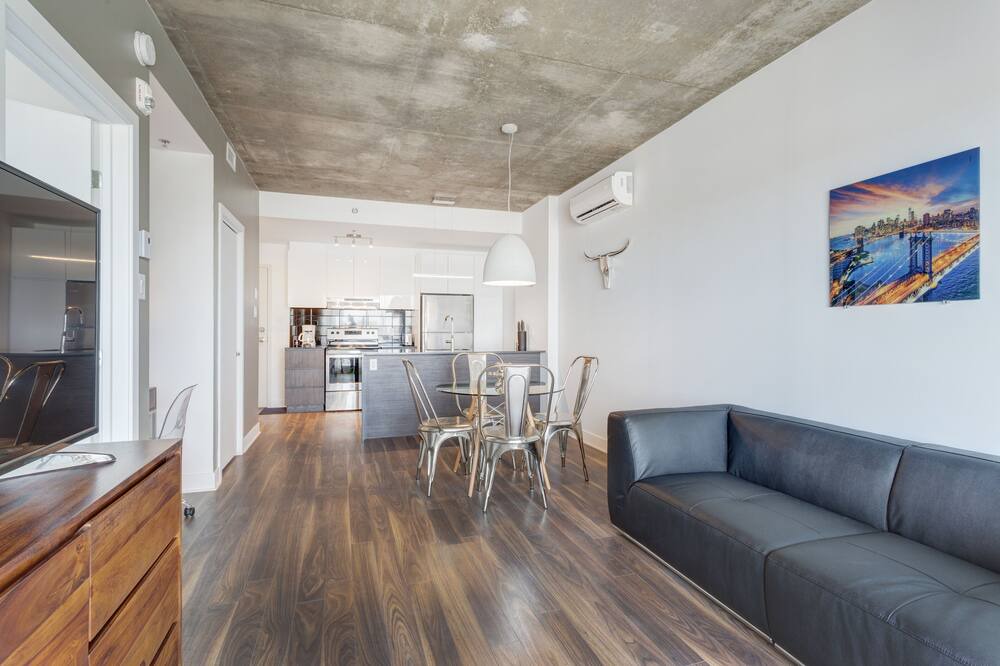 Photo of Livingroom in Brossard
