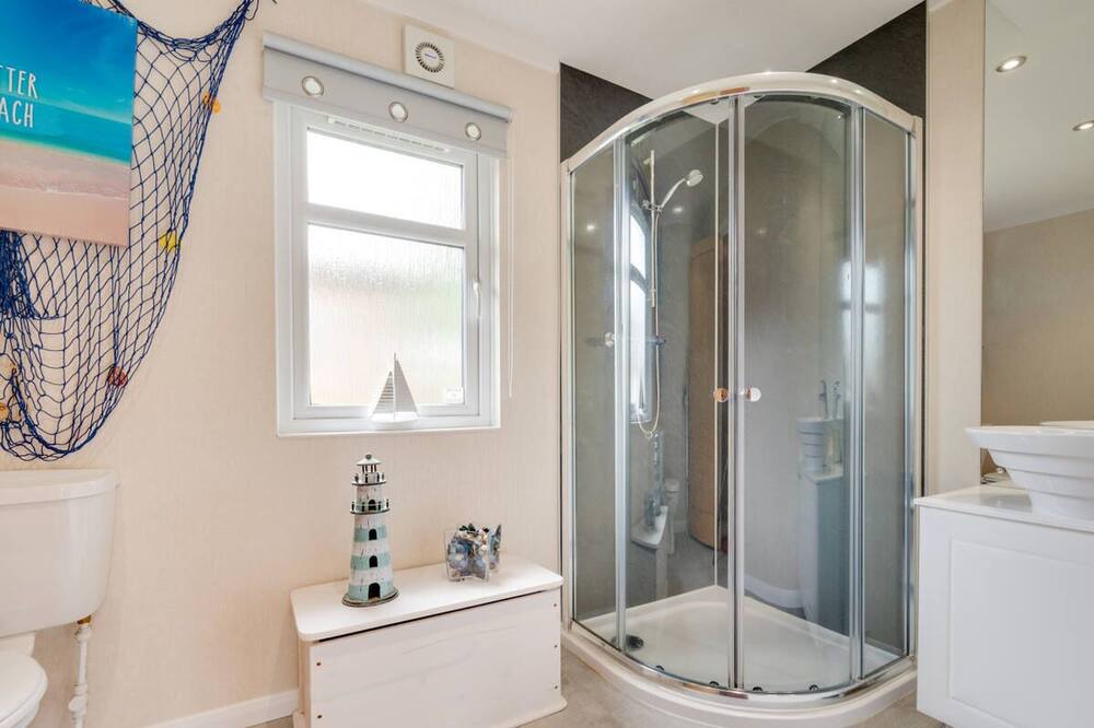 Photo of Bathroom in Amroth