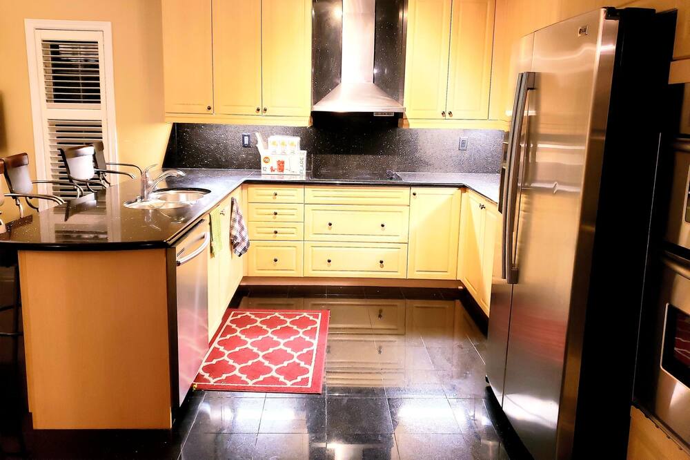 Photo of Kitchen in Erin Mills