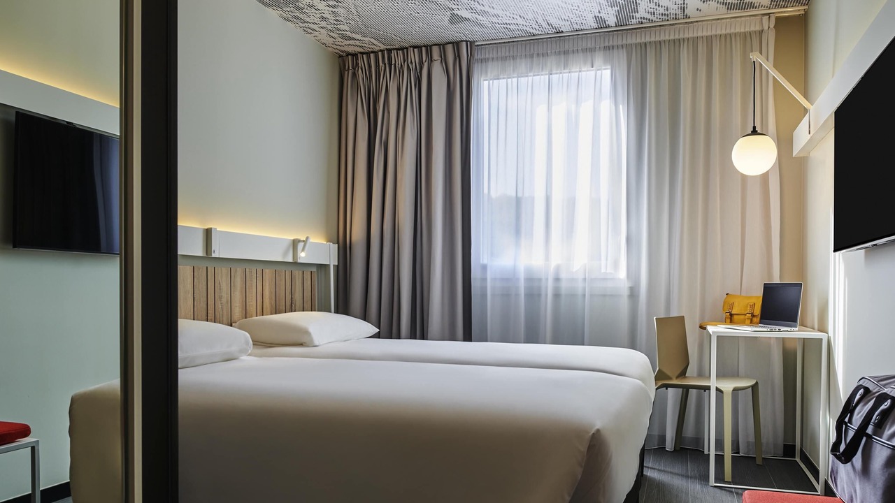 Photo of Bedroom in Montlhery