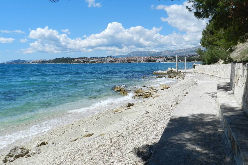 Photo of Others in Cove Makarac (Milna)