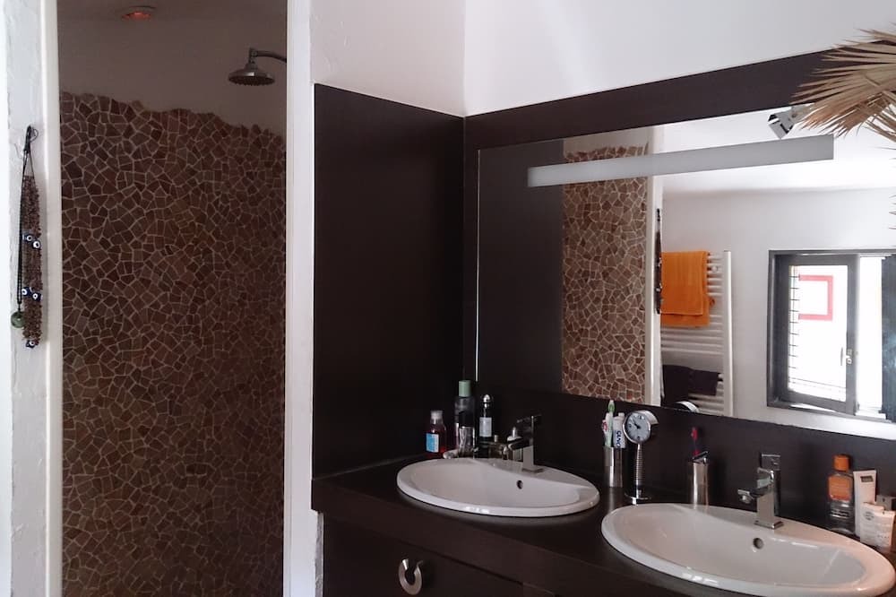 Photo of Bathroom in Portel-des-Corbieres