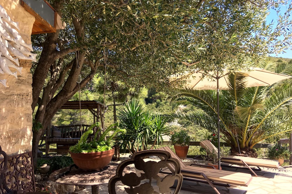Photo of Patio Balcony in Portel-des-Corbieres