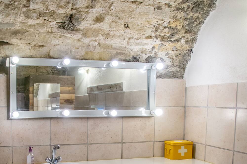 Photo of Bathroom in Deaux