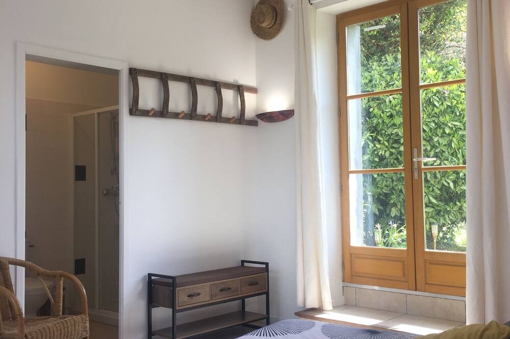 Photo of Bedroom in Saint-Fargeau