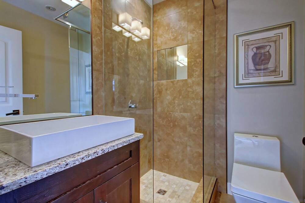 Photo of Bathroom in Crescent Heights