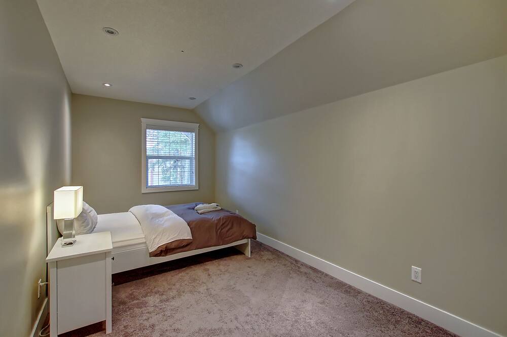 Photo of Bedroom in Crescent Heights
