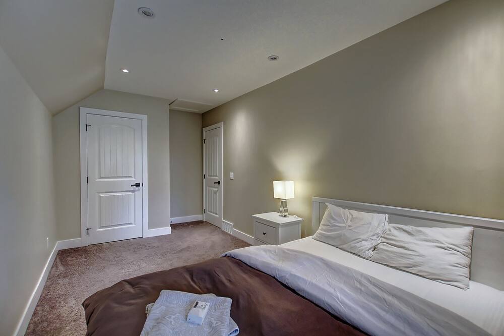 Photo of Bedroom in Crescent Heights