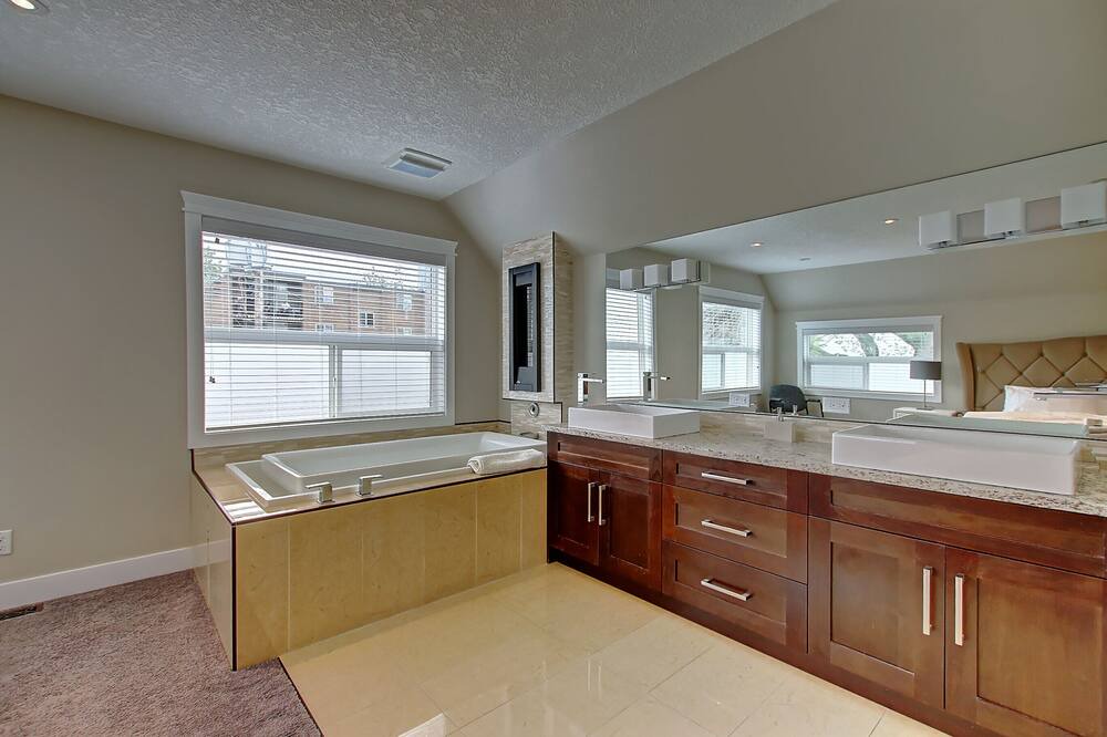 Photo of Bathroom in Crescent Heights