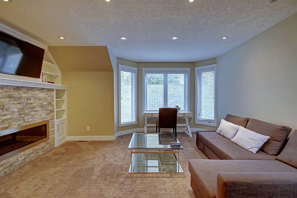 Photo of Livingroom in Crescent Heights