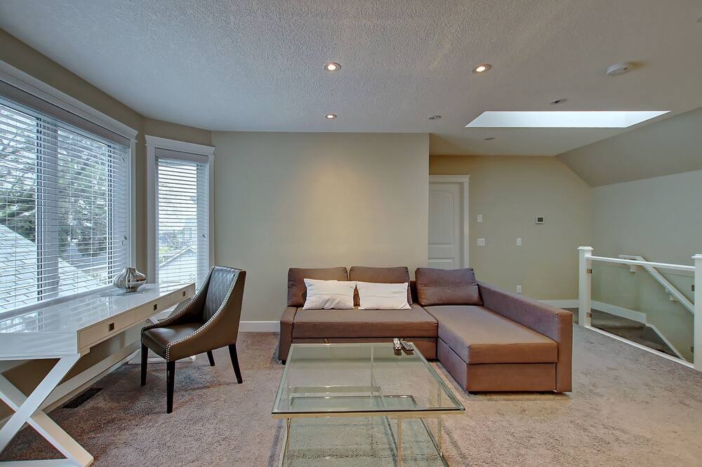 Photo of Livingroom in Crescent Heights