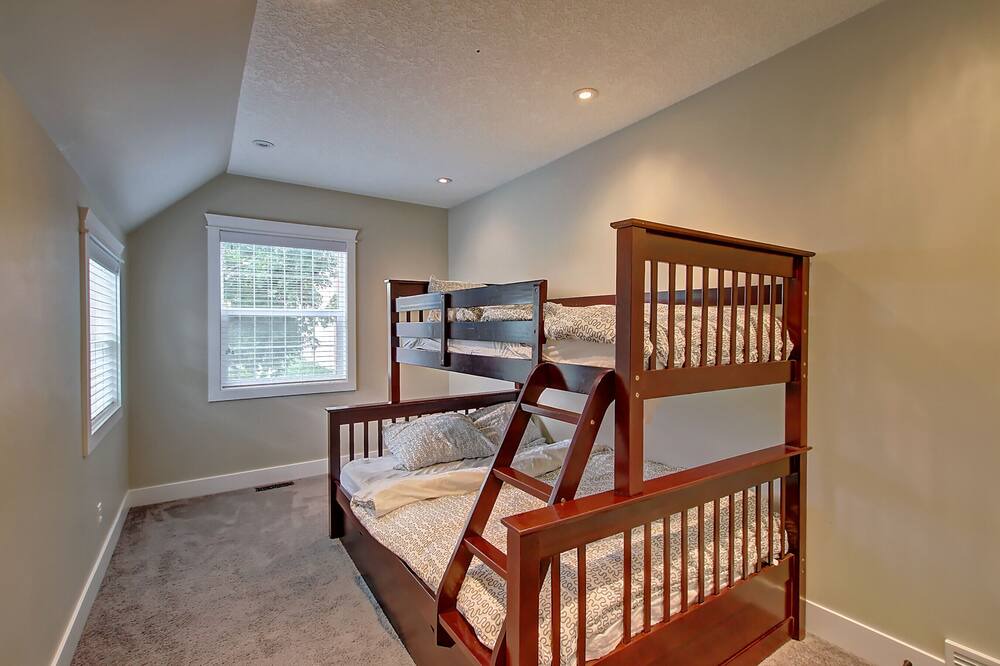 Photo of Bedroom in Crescent Heights