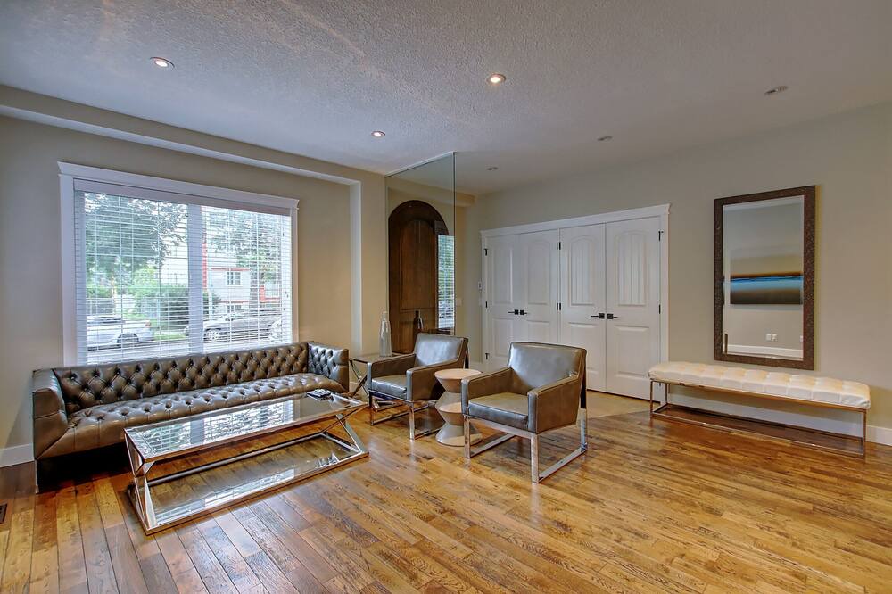 Photo of Livingroom in Crescent Heights