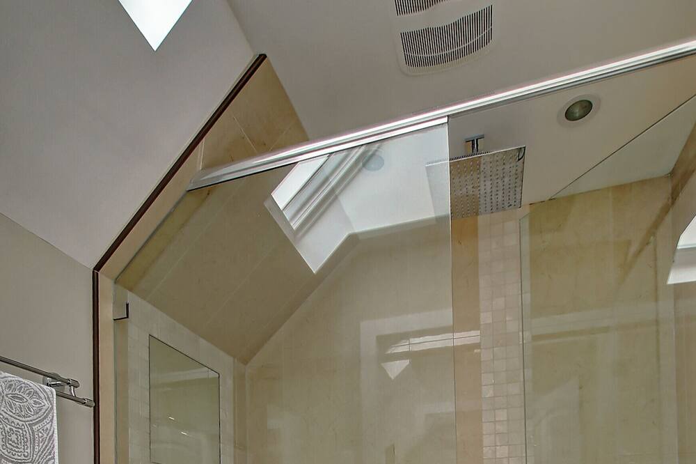 Photo of Bathroom in Crescent Heights