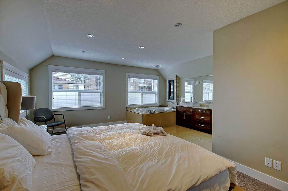Photo of Bedroom in Crescent Heights