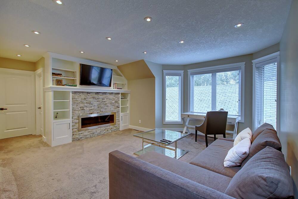 Photo of Livingroom in Crescent Heights