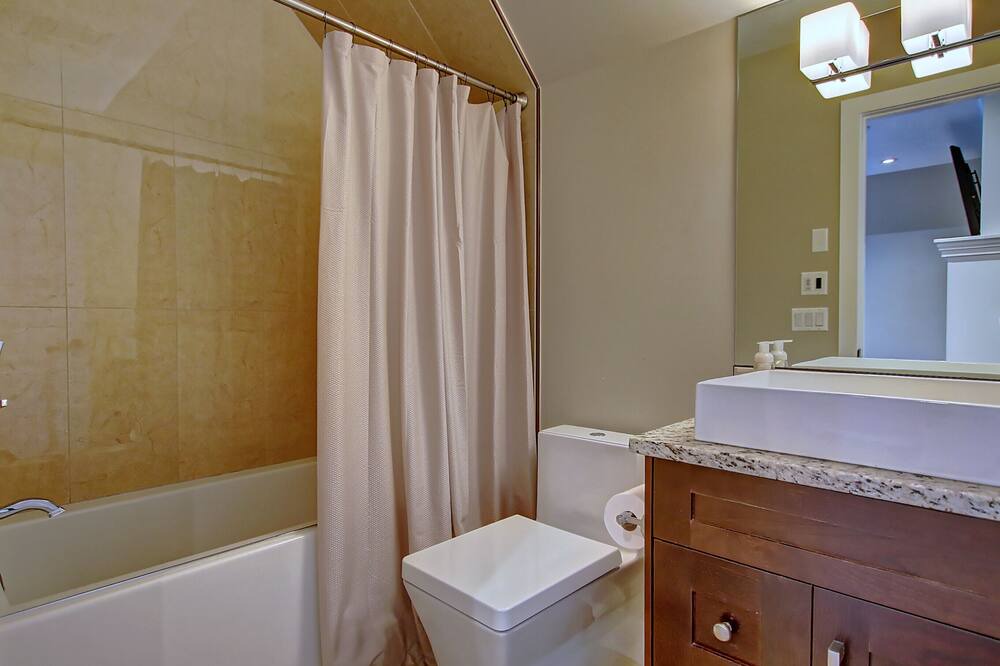 Photo of Bathroom in Crescent Heights