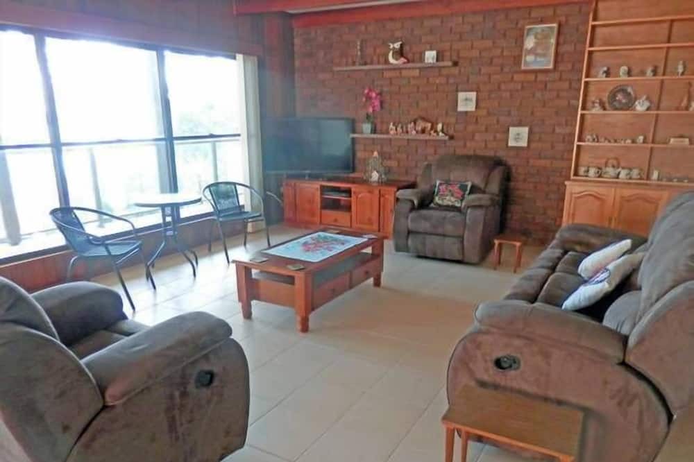 Photo of Livingroom in North Arm Cove