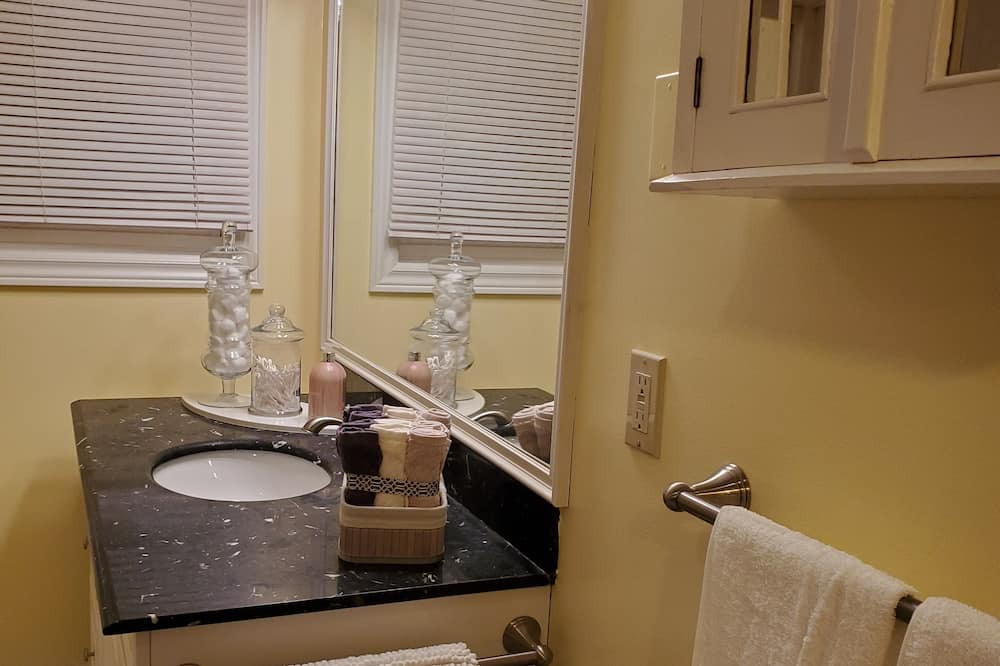 Photo of Bathroom in Lagoon City