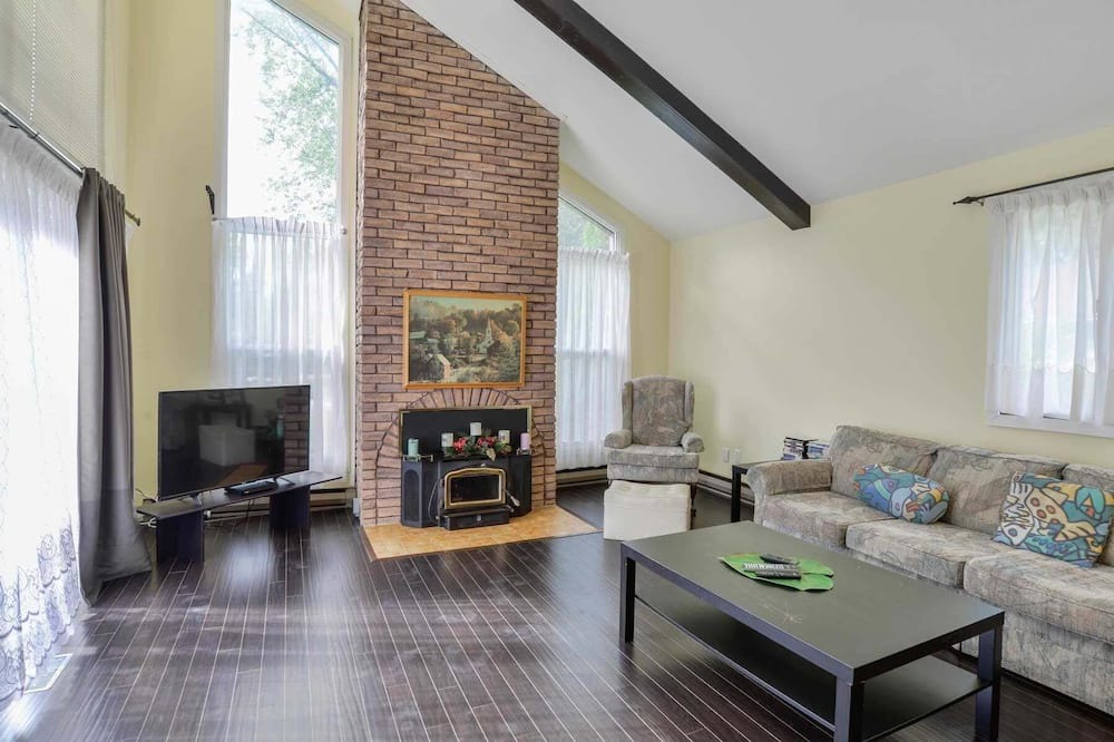 Photo of Livingroom in Lagoon City