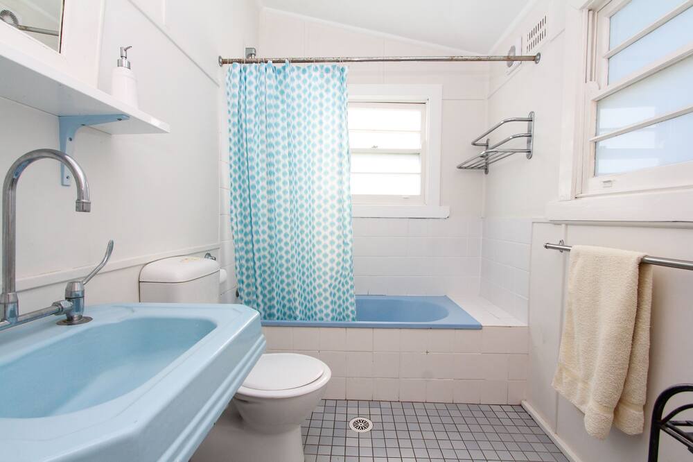 Photo of Bathroom in Currarong