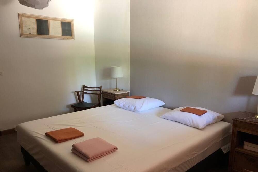 Photo of Bedroom in Thuir