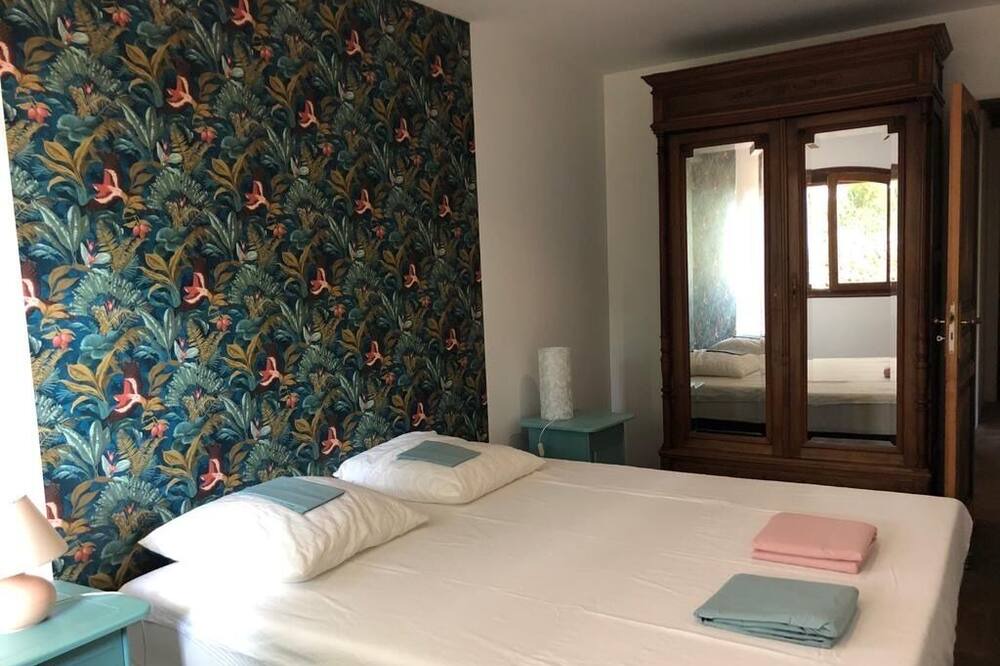 Photo of Bedroom in Thuir