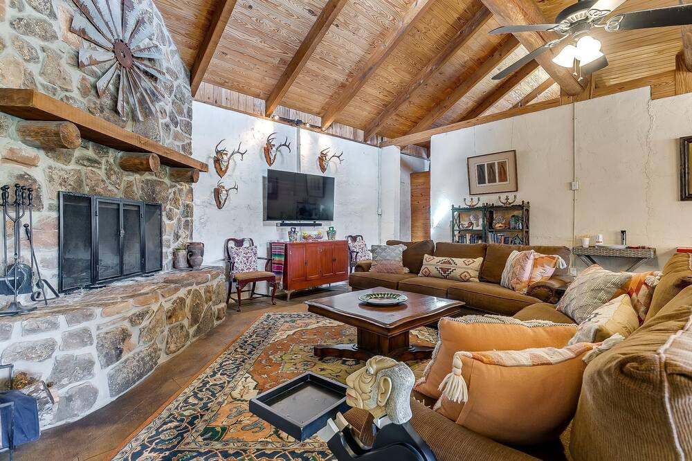 Photo of Livingroom in Hico