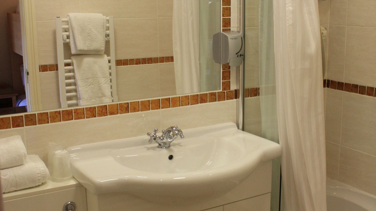 Photo of Bathroom in Lympsham