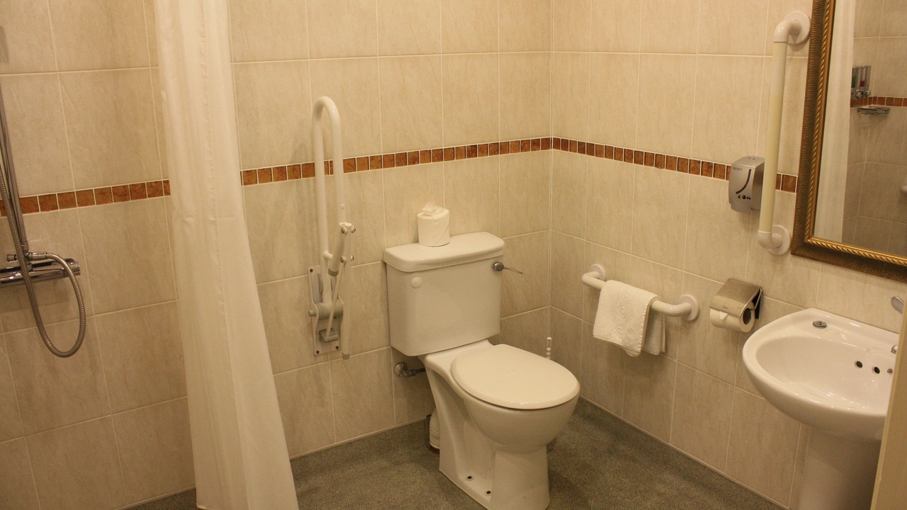 Photo of Bathroom in Lympsham