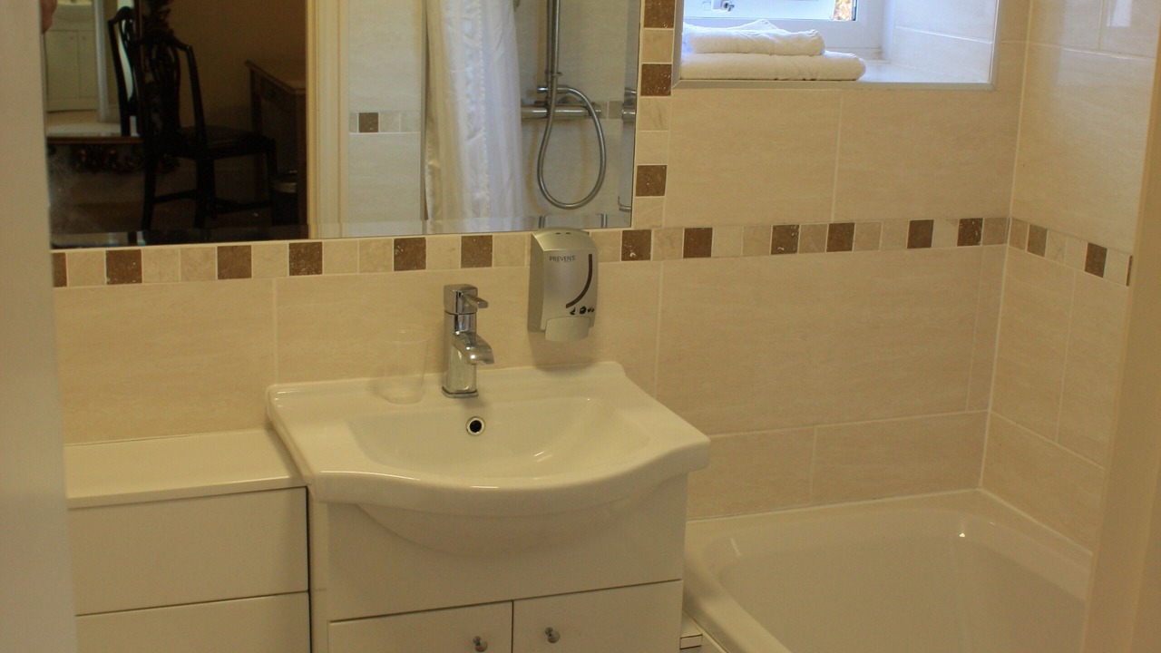 Photo of Bathroom in Lympsham