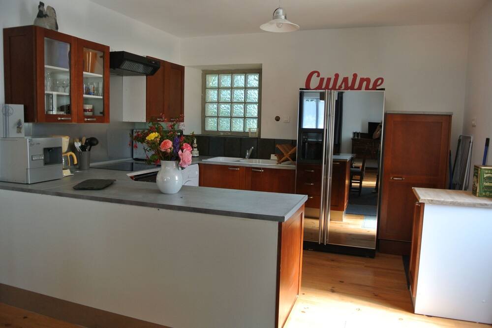 Photo of Kitchen in Saint-Derrien