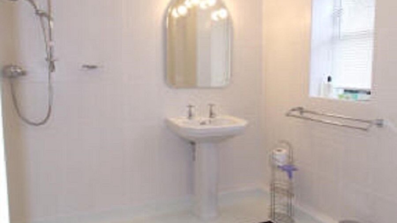 Photo of Bathroom in Ewen