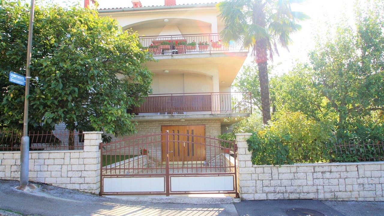 Photo of Outdoor in Spadici