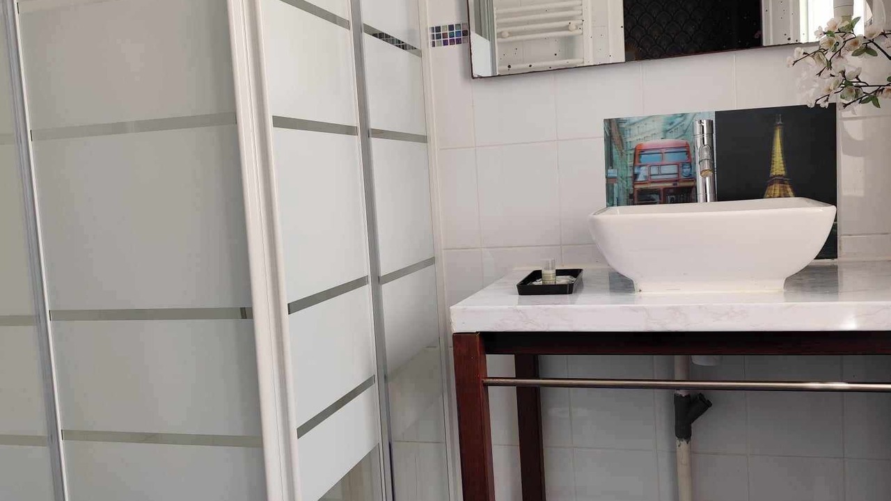 Photo of Bathroom in Meulan-en-Yvelines