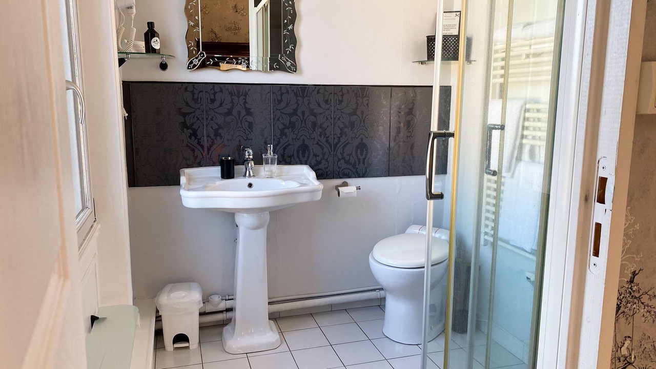Photo of Bathroom in Savigne-sur-Lathan