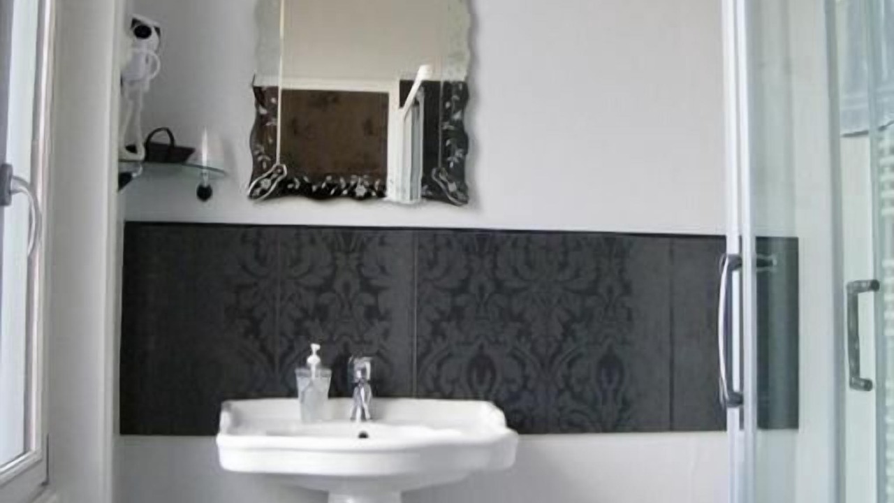 Photo of Bathroom in Savigne-sur-Lathan