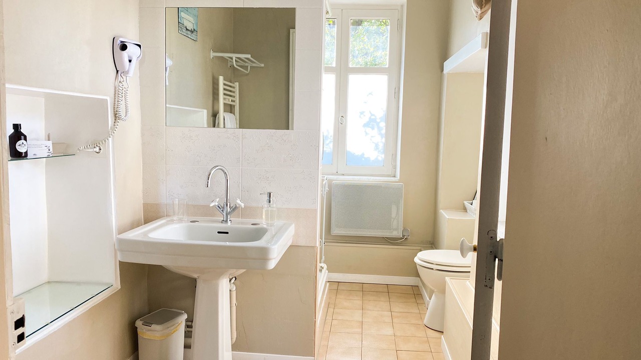 Photo of Bathroom in Savigne-sur-Lathan