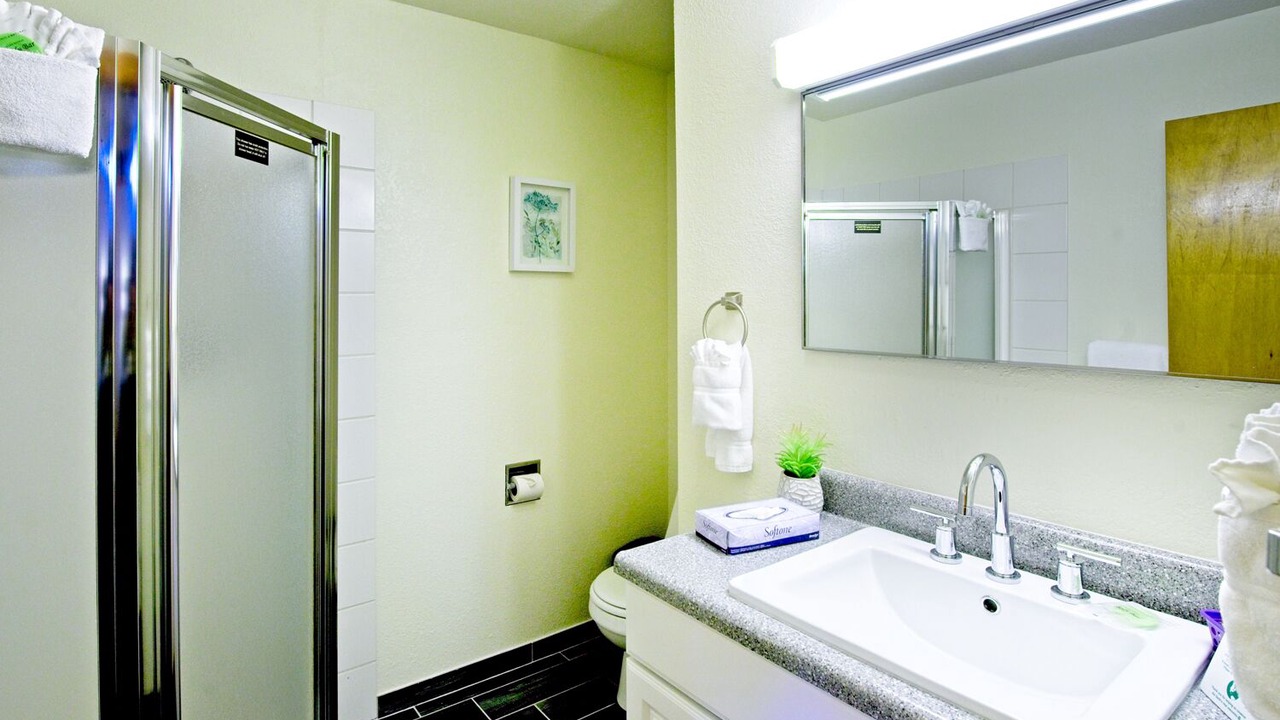 Photo of Bathroom in Red River
