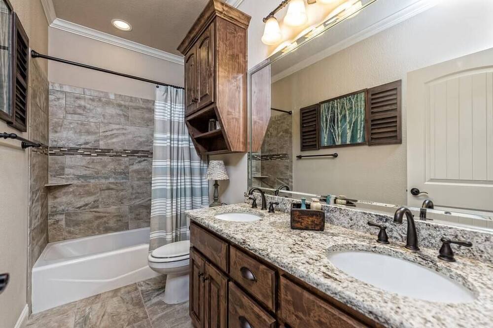 Photo of Bathroom in Hewitt