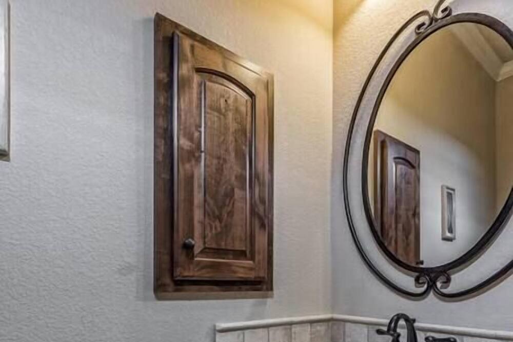 Photo of Bedroom in Hewitt