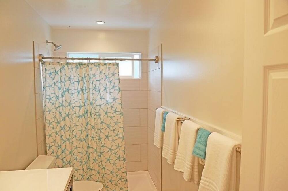 Photo of Bathroom in Waimanalo