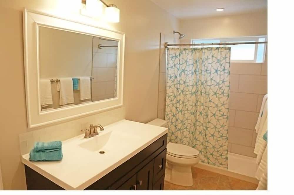 Photo of Bathroom in Waimanalo