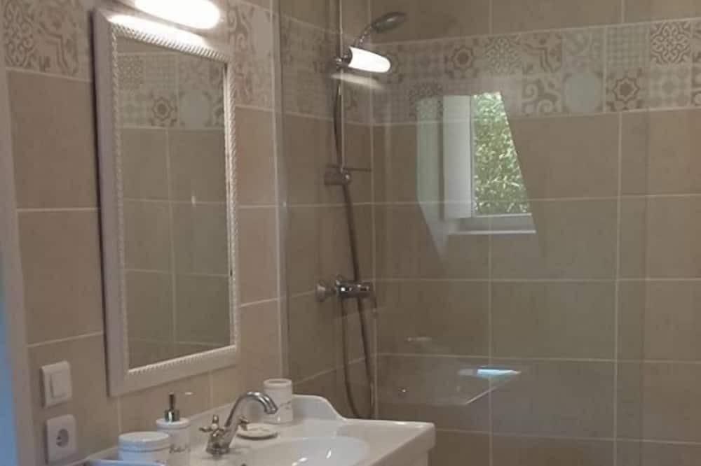 Photo of Bathroom in Crugey
